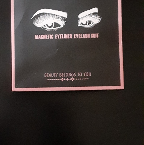 LASHES - Picture 4 of 4